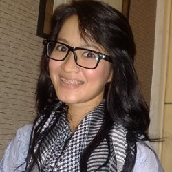 Okie Agustina Siapkan Diri Jadi Penyanyi