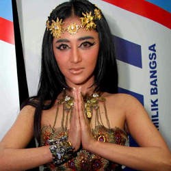 Dewi Persik: Mari Kita Bareng-bareng Antarkan Jupe ke Penjara