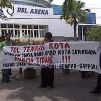 Massa Pro Tol Tengah Demo ke Jawa Pos