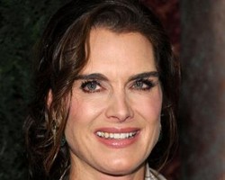 Alis Tebal ala Brooke Shields Kembali Tren di 2011