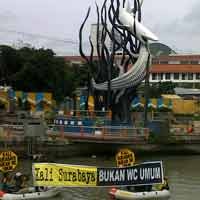 Ecoton: Kali Surabaya Bukan WC Umum