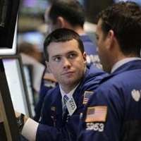 Saham Finansial Anjlok, Wall Street Merah