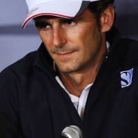 De La Rosa, Jual Mahal atau Tak Ada Uang?