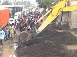 Diterjang Lahar Dingin, Jalan Raya Magelang-Yogyakarta Rusak Parah