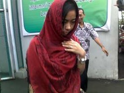  Milana Jenguk Gayus di Rutan Cipinang