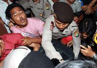 Sidang Aktivis Bendera Ricuh