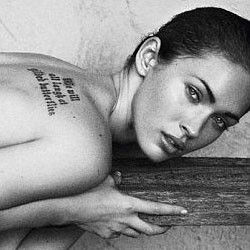 Megan Fox Topless di Iklan Armani