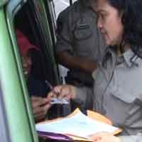 Pemantau Perda Larangan Merokok Blusukan ke Mal & Terminal