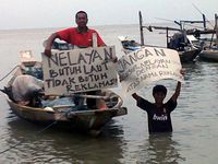 Nelayan Tolak Reklamasi Pantai Kenjeran