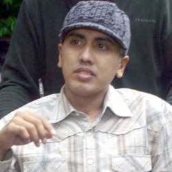 Gugun Gondrong Hadiri Reuni di UGM