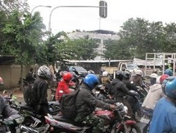 Mematikan Mesin Motor Kala Lampu Merah Aman Tidak Ya? 