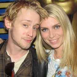Putus dari Pacar, Macaulay Culkin Nongkrong Bareng Bintang Porno