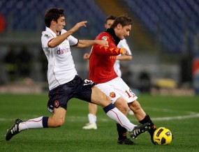 Tekuk Cagliari, Roma Dekati Milan