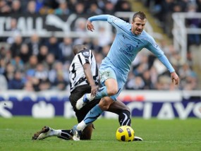 Spurs Tertahan, Sunderland Menang