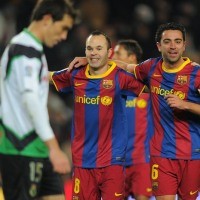 Bekuk Racing, Barca Jauhi Madrid