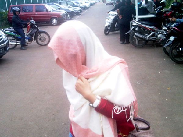 Milana Jenguk Suaminya