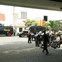 2.000 Polisi Amankan Demo Anti Tol Tengah Kota di DPRD Surabaya