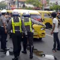 Suasana Tegang Terjadi Saat Aksi Blokir Angkot Lyn O Bubar