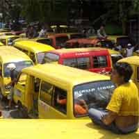 Trayek Diserobot, Ratusan Sopir Lyn O Blokir Jalan Ngaglik