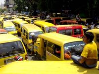 Trayek Diserobot, Sopir Angkot Blokir Jalan