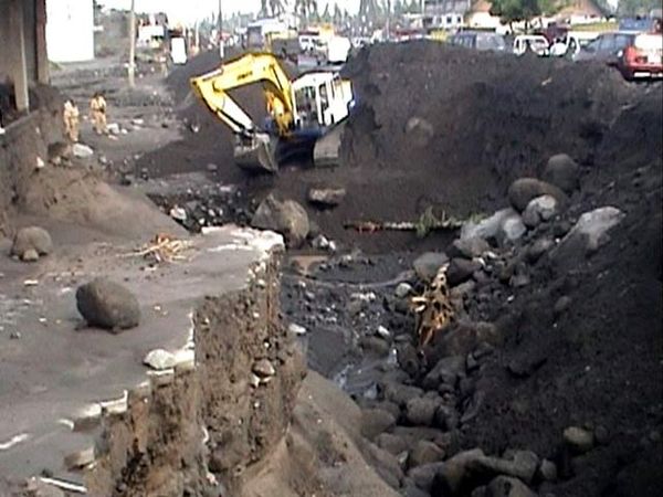 Pemasangan Dinding Beton Jalan Magelang-Yogya