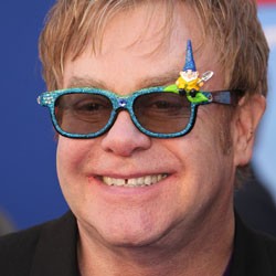 Elton John Siap Dokumentasikan Kehidupan Gilanya