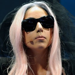 Lady Gaga Siap Tunangan