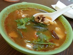 Disengat Lezatnya Spicy Seafood Basil si Belalang