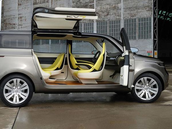 Mobil dengan Pintu Unik