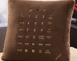 Wow! Ada Bantal yang Bisa Jadi Remote Control