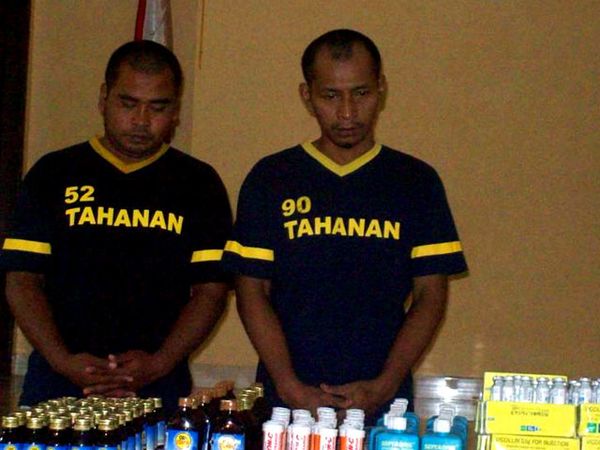 Penjual Obat Kedaluarsa Dibekuk