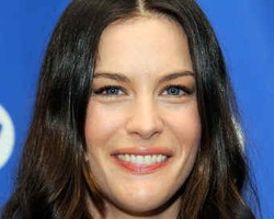 Trik Membuat Riasan Tampak Alami ala Liv Tyler