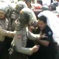 Demo Tuntut Pengesahan APBD Situbondo Ricuh