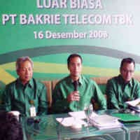 Bakrie Telecom Raup US$ 140 Juta dari Surat Utang