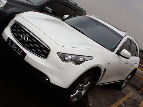 SUV Mewah Infiniti