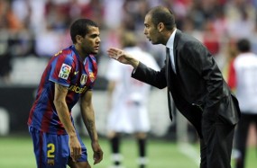 Guardiola Tak Akan Paksa Alves Tinggal