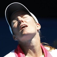 Henin Gantung Raket Lagi