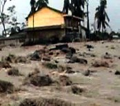 Peringati Ultah Banjir Lahar Dingin, Warga Larung Sesaji ke Kali Putih