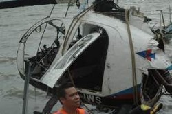 Heli Jatuh di Teluk Kendari Berhasil Dievakuasi 