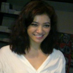 Jadi Penulis Bikin Agni Pratistha Sering Bergaul Bareng ABG