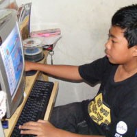 Buku dan Internet Jadi Tempat  Berguru