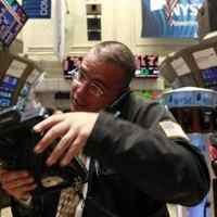 Saham Teknologi Tahan Wall Street