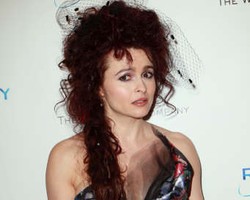 Helena Bonham Bangga Lakukan Kesalahan Berbusana