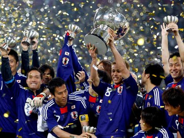 Milan Selamat Tanpa Van Bommel  