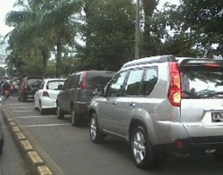  Ragunan ke Mampang Macet Panjang, Mobil Terobos Busway