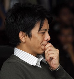 Kita Akan Terus Menunggu Ariel