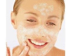 Scrub Madu Menutrisi dan Haluskan Kulit Kering