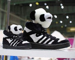 Adidas & Jeremy Scott Luncurkan Sepatu Panda