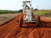 TNI Perbaiki Jalan Helipad di Kongo