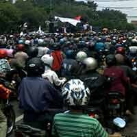 Dibuka Seperempat Badan Jalan, Kemacetan Tetap Tak Terelakan